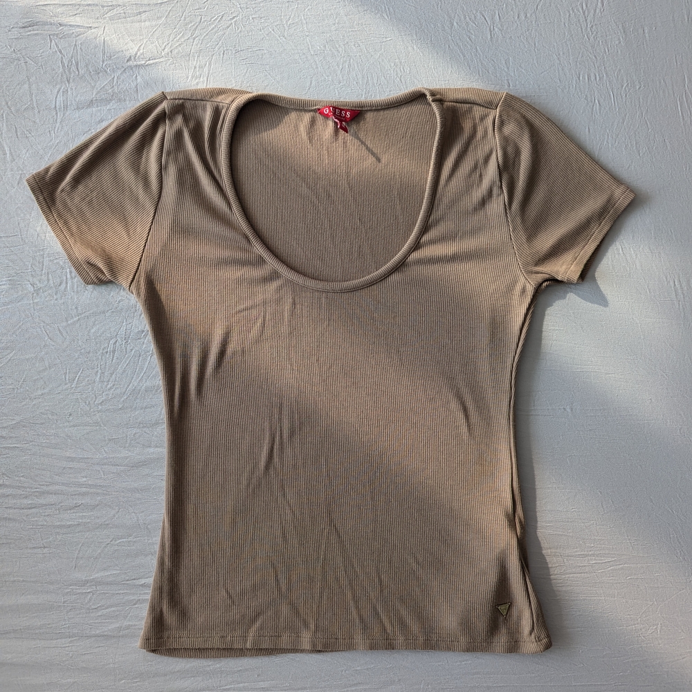 NWOT - Guess Women's Beige Short Sleeve Tee